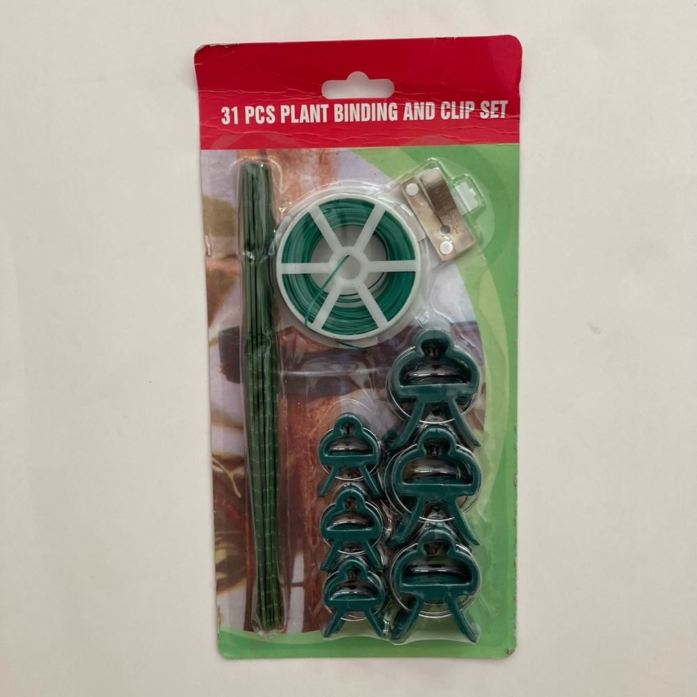 2 PCS 31 PIECE PLANT AND CLIP SET
